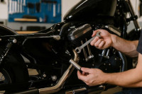 Sommerzeit ist Schrauberzeit: 7 Must-Have Ersatzteile & Tuning-Tipps für dein Bike
